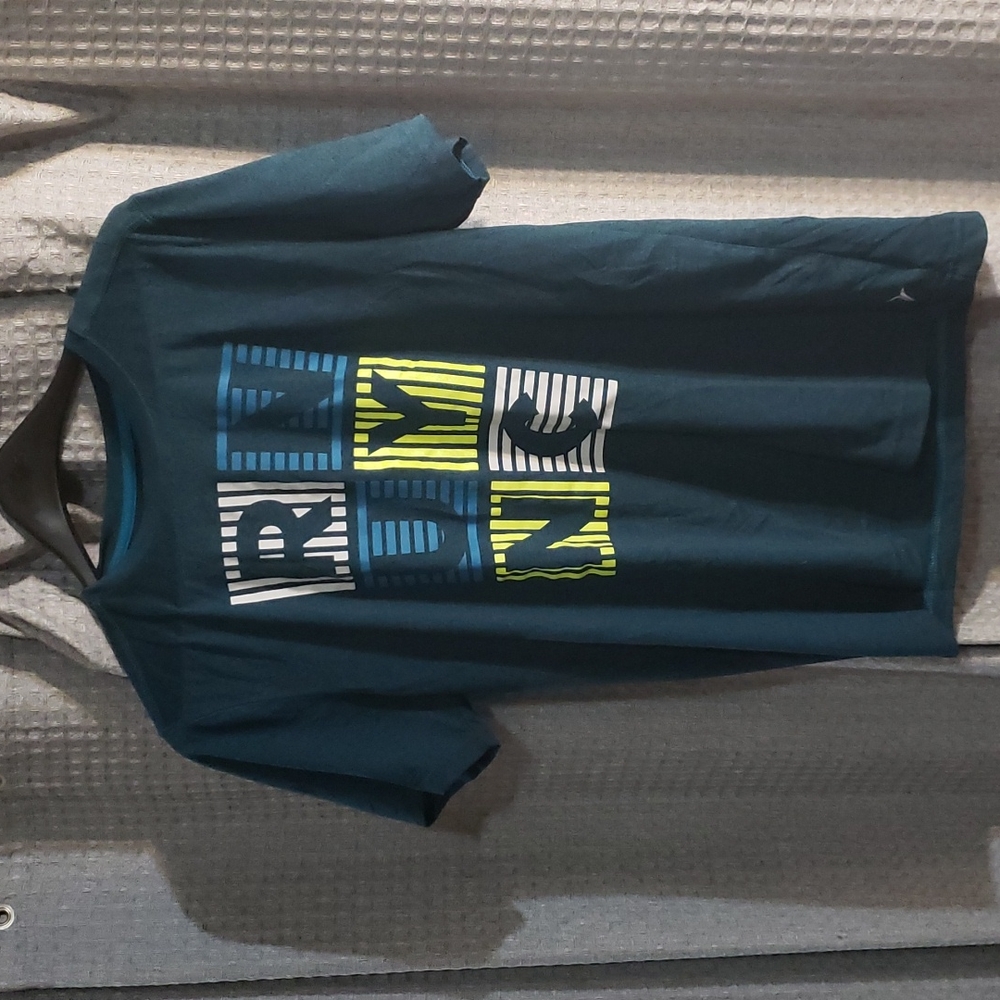 Old Navy T-Shirt - Picture 4 of 5